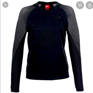 Nike black tech crew neck sweatshirt women’s XS